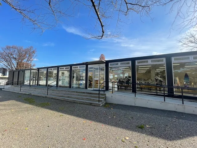 岡崎公園内観光みやげ店　おかざき屋 の店舗画像